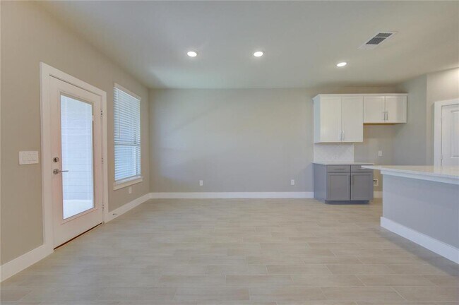Building Photo - 1709 Summerlyn Ter Dr