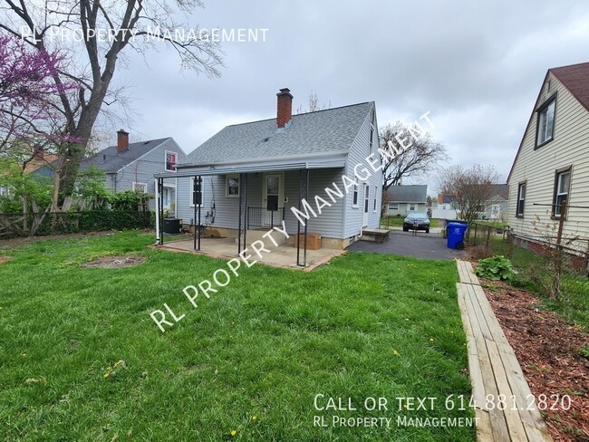 Building Photo - Beautiful 3 bedroom 1 bathroom home with l...