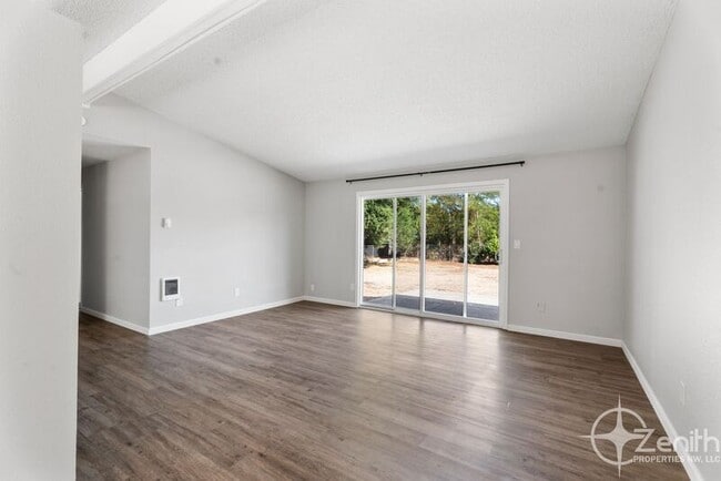 Building Photo - 8805 NE 90th Ave