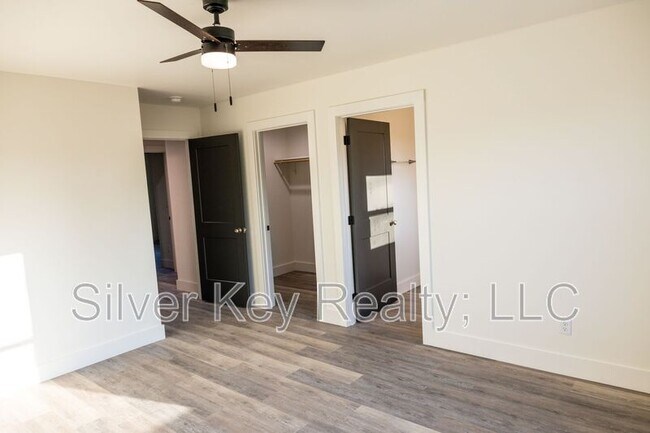 Building Photo - 1985 Highway 411