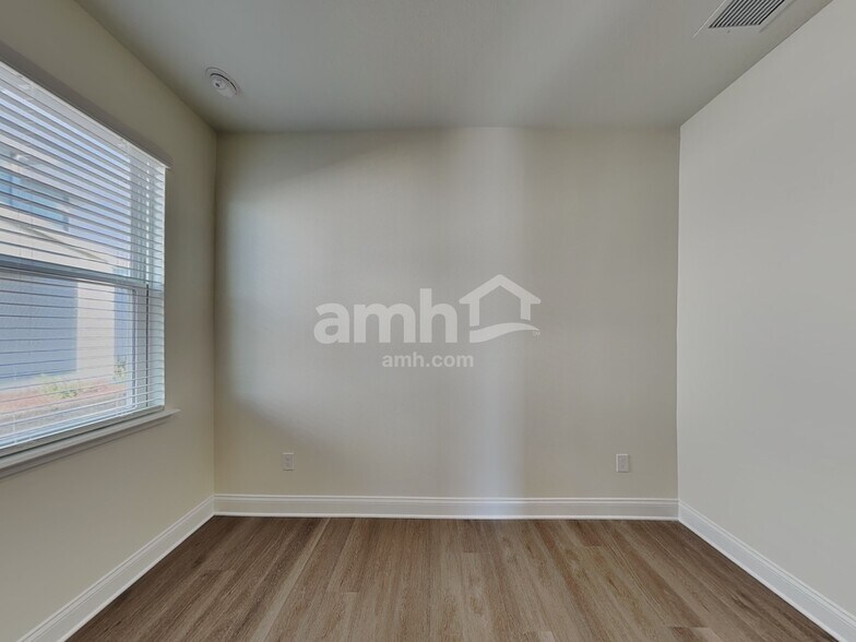 Building Photo - 16384 Willo Pines Ln