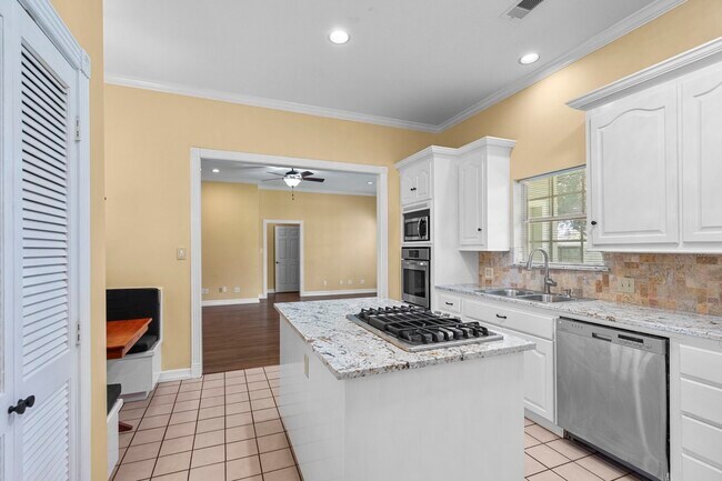 Building Photo - 616 Westwood Cir