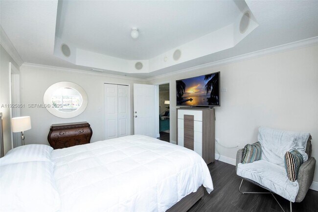 Building Photo - 6380 NW 114th Ave