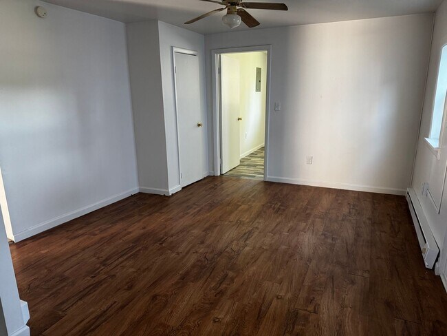 Building Photo - 2438 Mifflin St