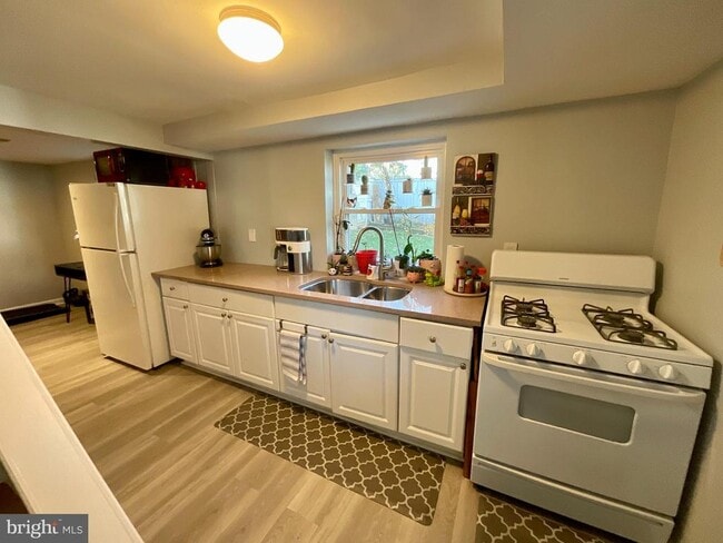 Building Photo - 6822 Donahue Ct