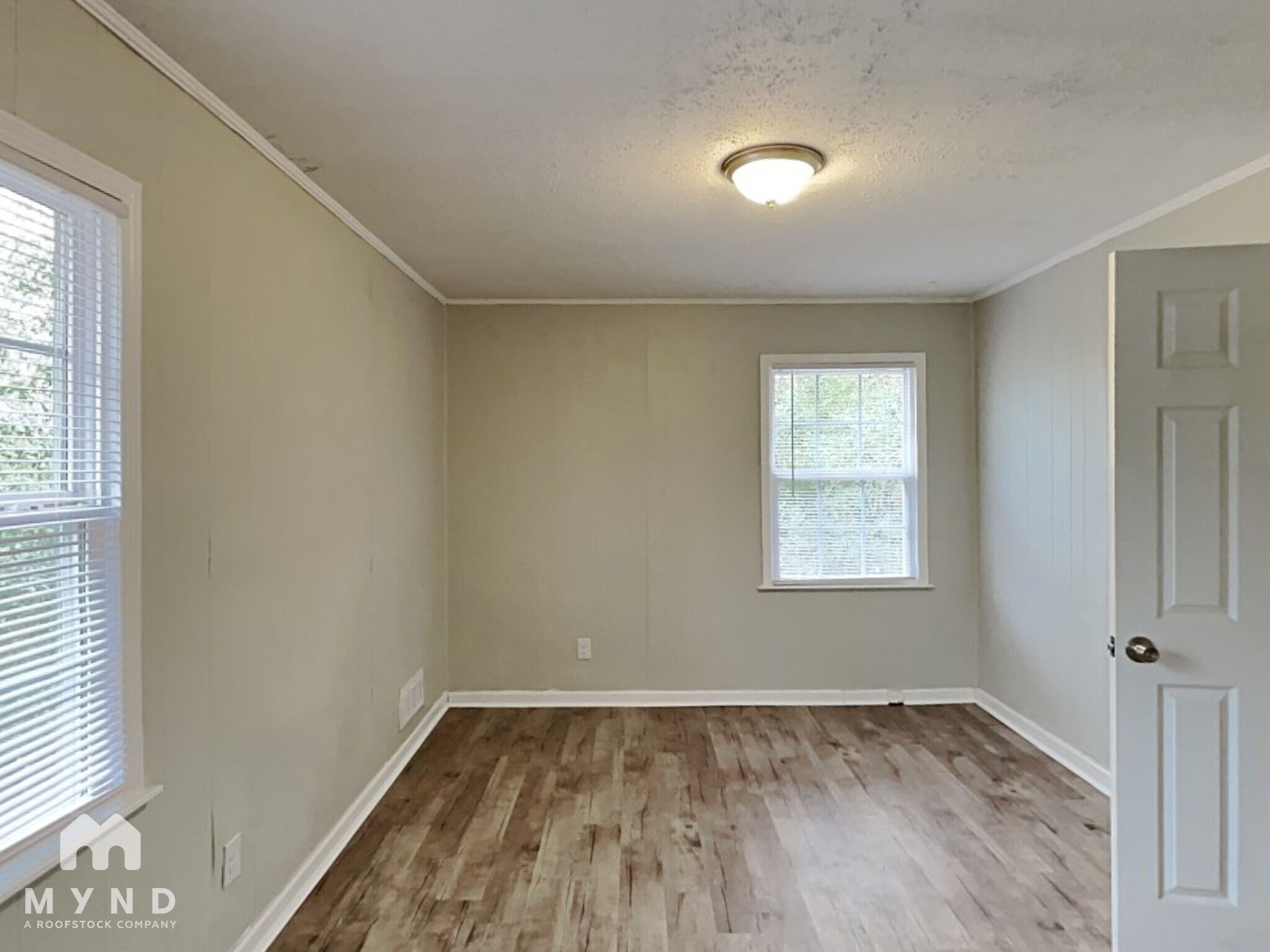 Building Photo - 940 Nelson Dr