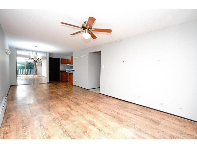 Building Photo - 1601 N Innsbruck Dr