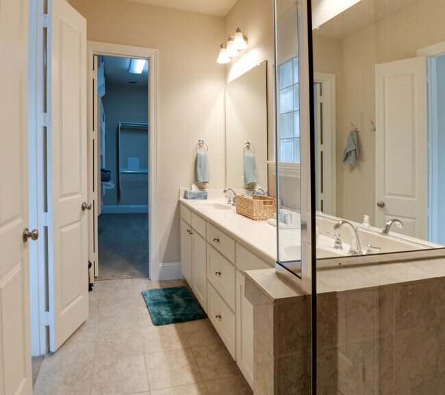 Building Photo - 713 Northwood Dr