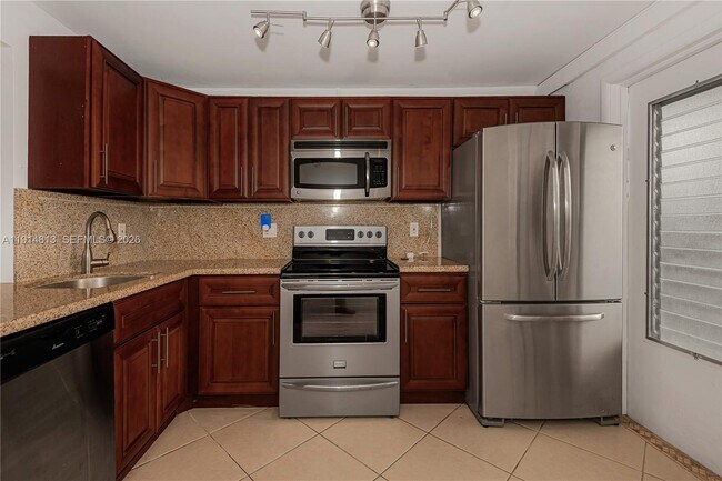 Building Photo - 440 Paradise Isle Blvd