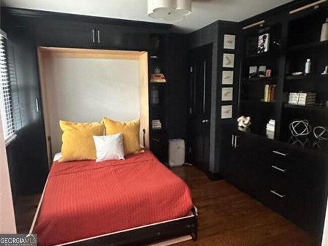 Building Photo - 2434 Rockcliff Rd SE