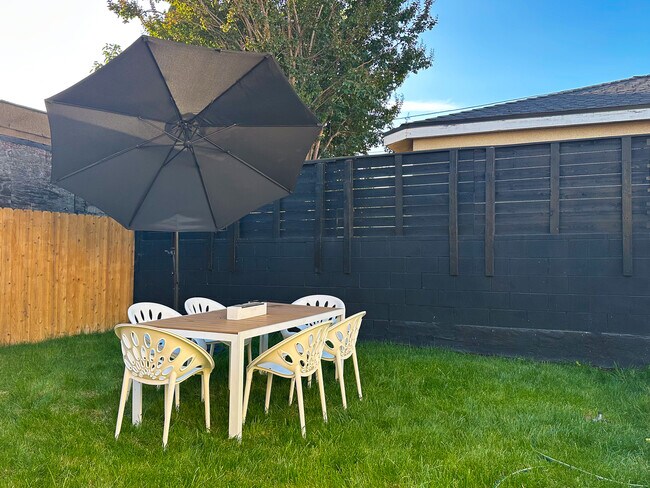 Building Photo - 3028 1st St