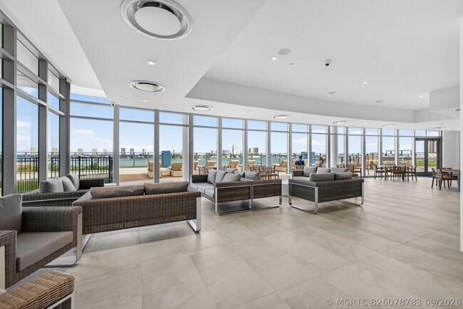 Building Photo - 220 Lake Shore Dr