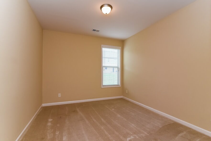 Building Photo - 192 Moorland Way NE