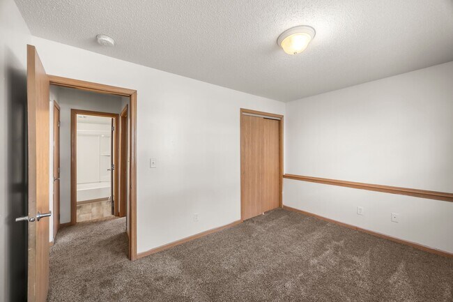 Building Photo - Clover Creek | Standard 1-Bedroom *