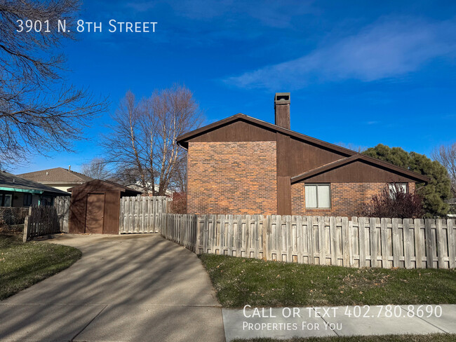 Building Photo - Fully remodeled townhome for rent!