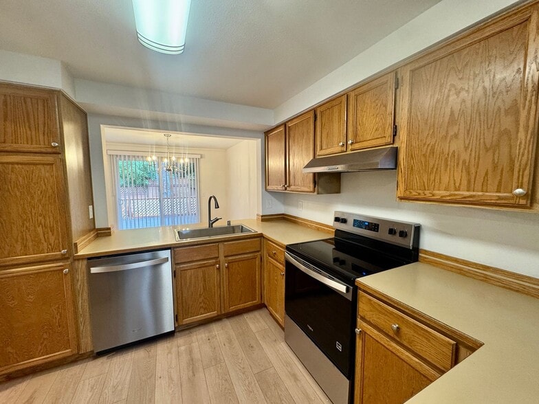 Building Photo - Completely Remodeled!!!