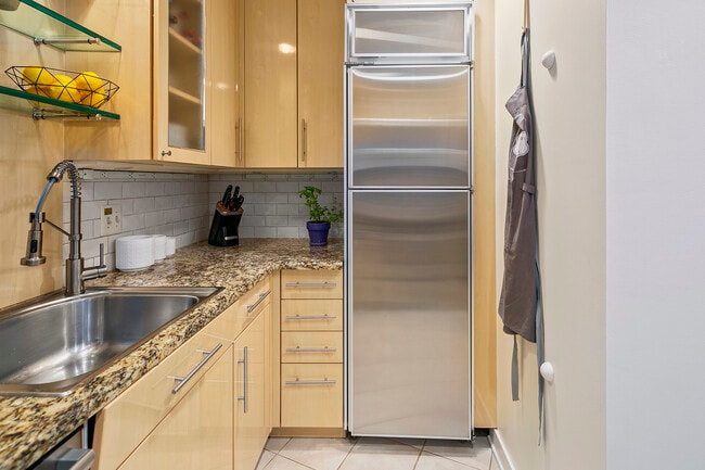 Building Photo - 3 Washington Cir NW