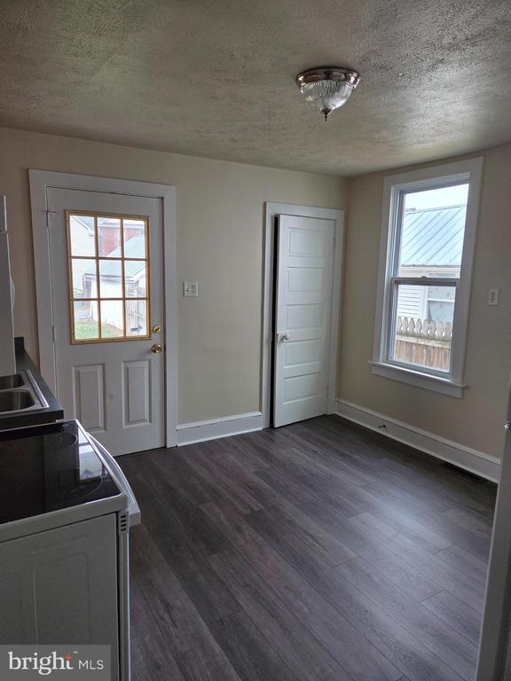 Primary Photo - 729 E Washington St