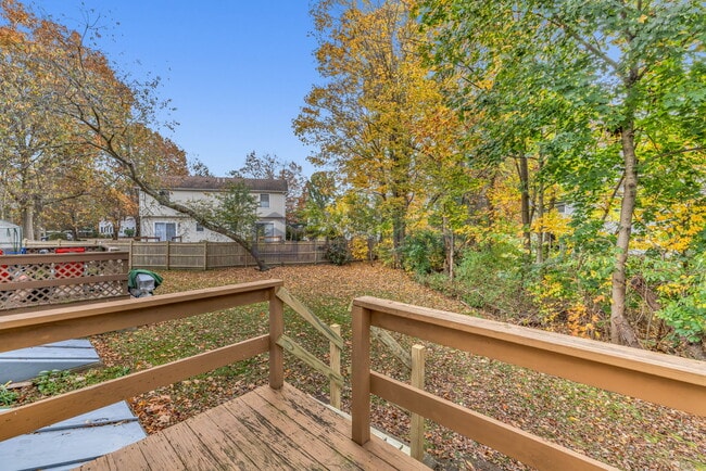 Building Photo - 20 Northwoods Cir