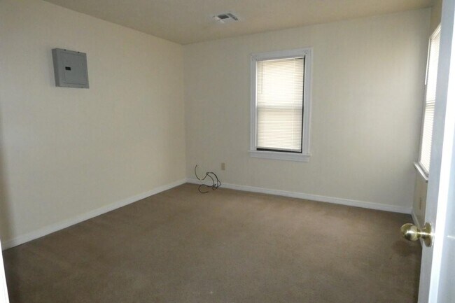 Building Photo - 2211 NW Crosby Ave