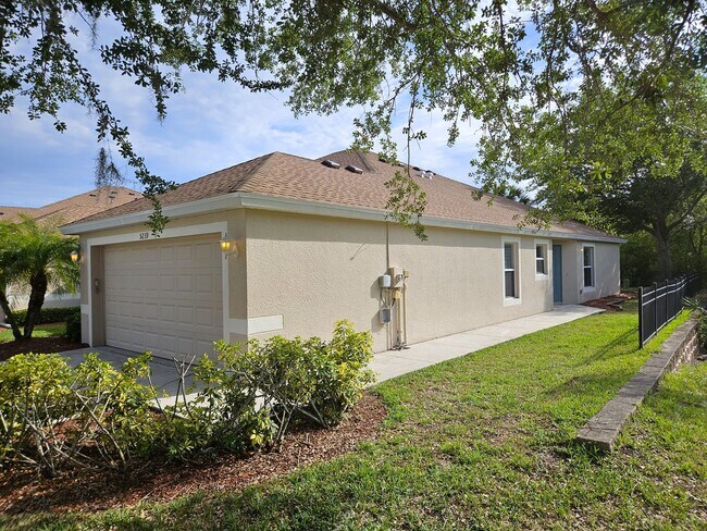 Building Photo - Annual Rental - Lovely 3 Bedroom 2 Bathroo...