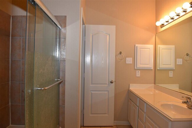 Building Photo - 6727 Oakman Ln