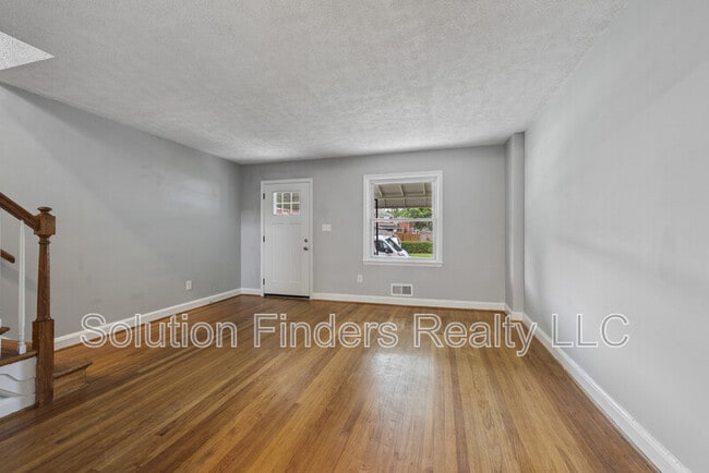 Building Photo - 2110 Coralthorn Rd