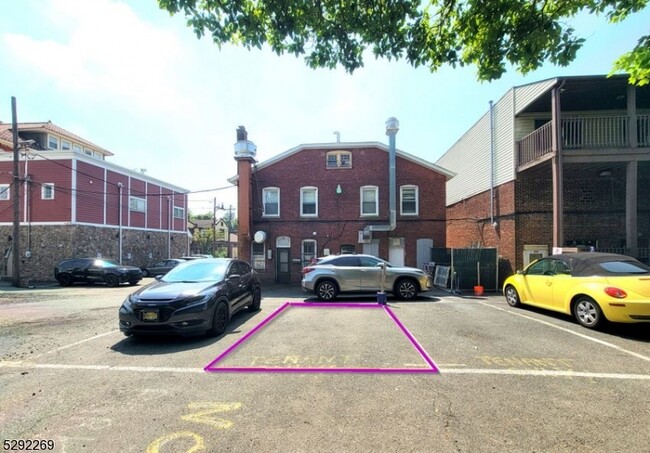 Building Photo - 551 Franklin Ave