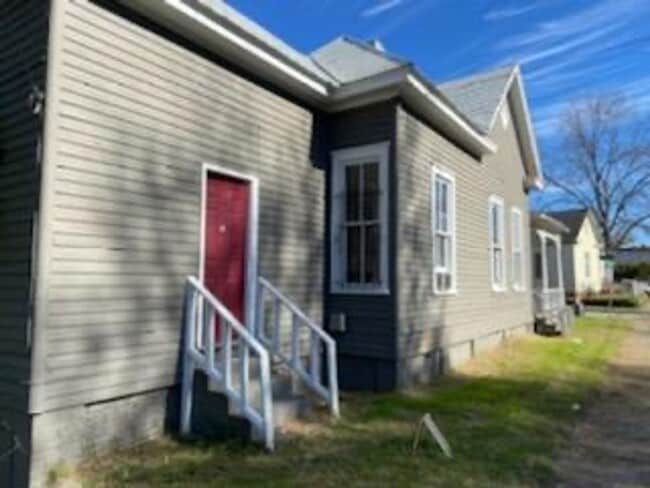 Building Photo - *AVAILABLE NOW*1 Bedroom / 1 Bathroom - Du...