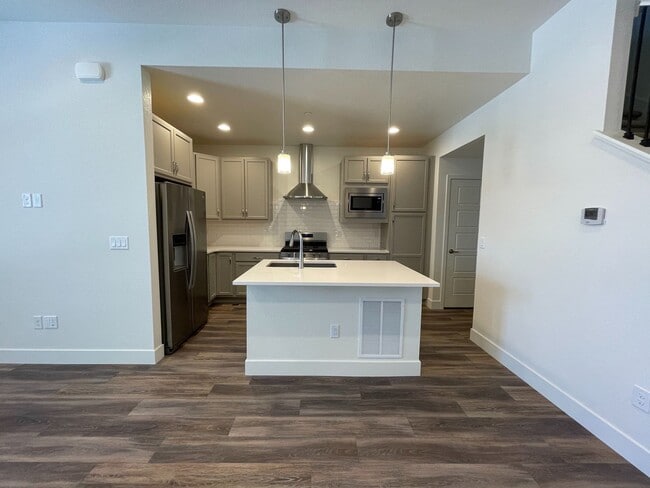 Building Photo - 3bed/3.5bath Townhouse in Downtown Superior - Available August!
