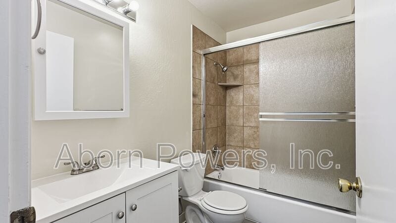 Building Photo - 2760 Coloma St