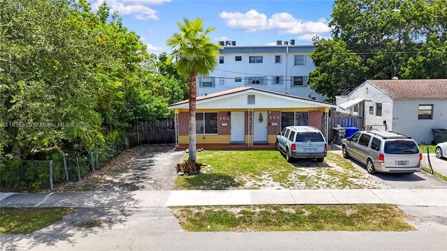Building Photo - 806 N 24th Ave