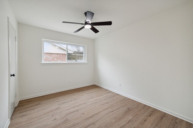 Building Photo - 9719 Springmont Dr