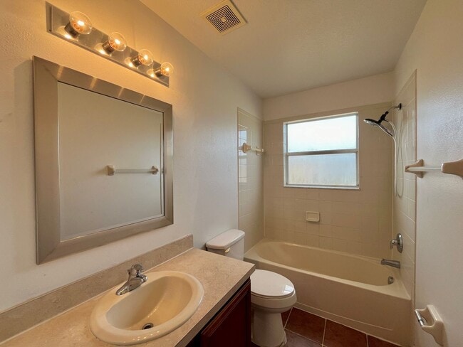 Building Photo - Beautiful 4 Bedroom Home in Maple Chase – Cypress Woods, Poinciana, FL