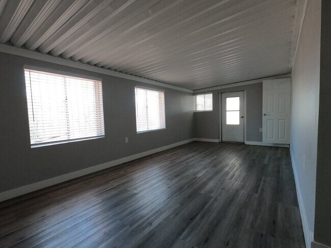 Building Photo - SINGLE-STORY HOME | NEWLY RENOVATED | SAHARA & EASTERN | CENTRAL LAS VEGAS