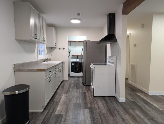 Building Photo - 8700 Doss Rd