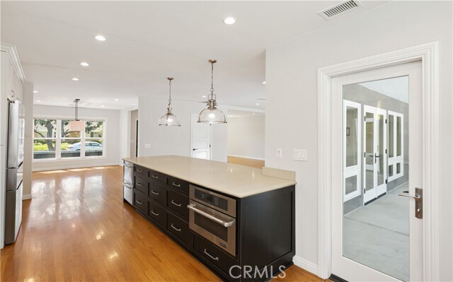 Building Photo - 933 W Riviera Dr