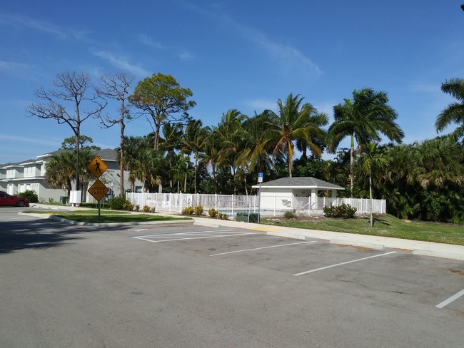 Building Photo - 3/2 Townhouse Hidden Palms