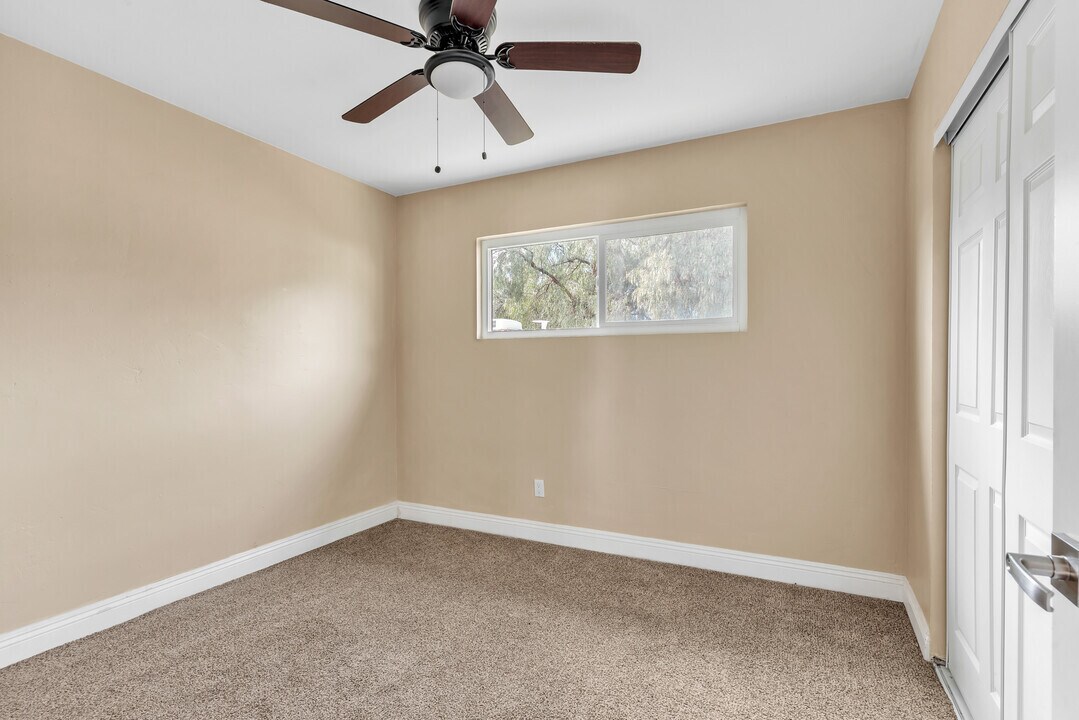 Building Photo - 1222 Willowside Ter