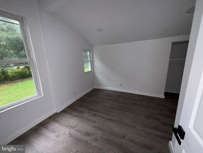 Building Photo - 42 N Cove Rd