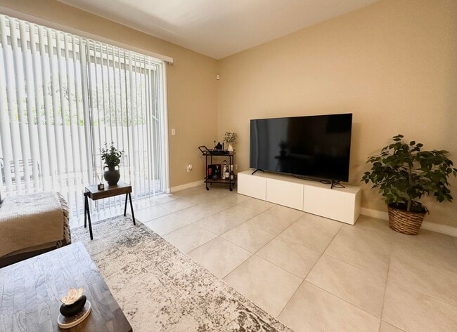 Building Photo - 69 Bandol St