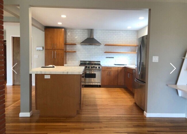 Building Photo - Beautiful 3 Bed / 2 Bath Home Near San Diego State University