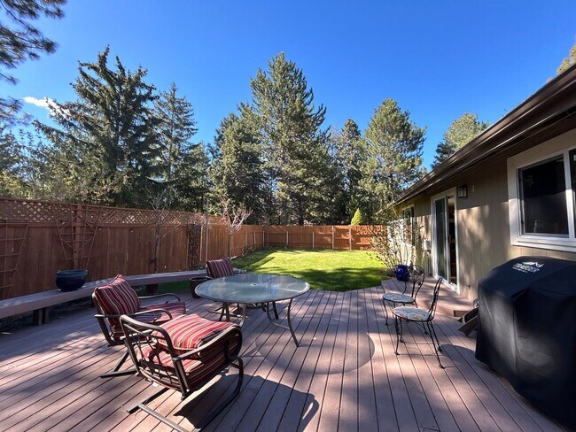 Building Photo - Country Living In The City - 3 Bedroom / 2 Bathroom Home on a Large Corner Lot