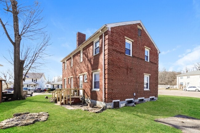 Building Photo - 1344-1346 CEDARVIEW W DR