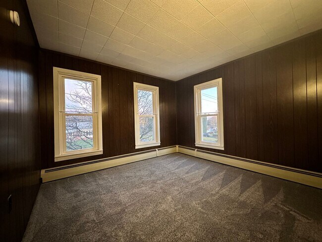 Building Photo - 3 Bedroom 1 Bathroom Myerstown Single Home