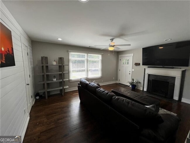 Building Photo - 1611 Wellswood Dr SE