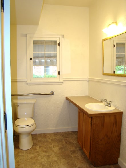 Building Photo - 645 S Whitcomb St