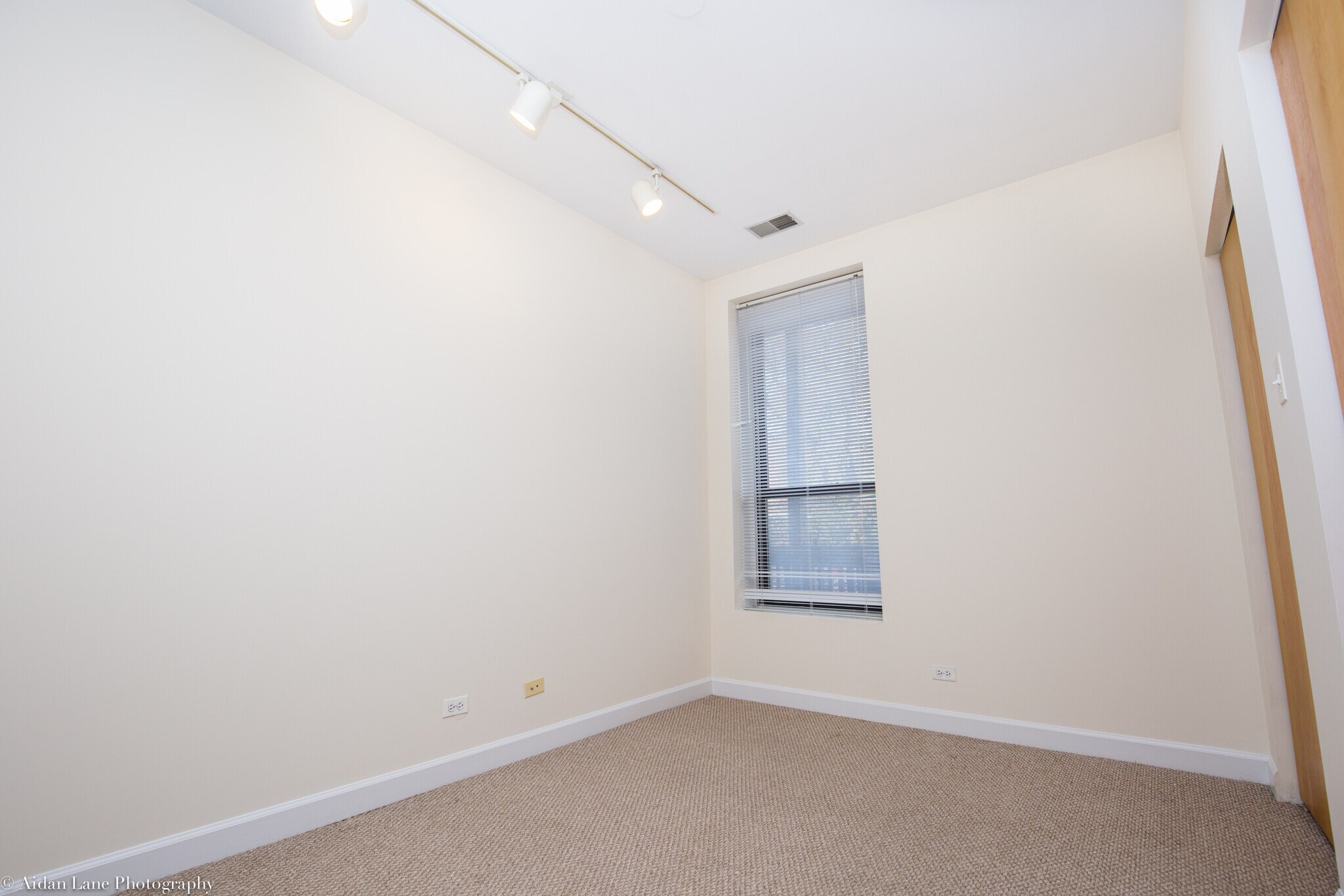 Building Photo - 2863 N Clark St