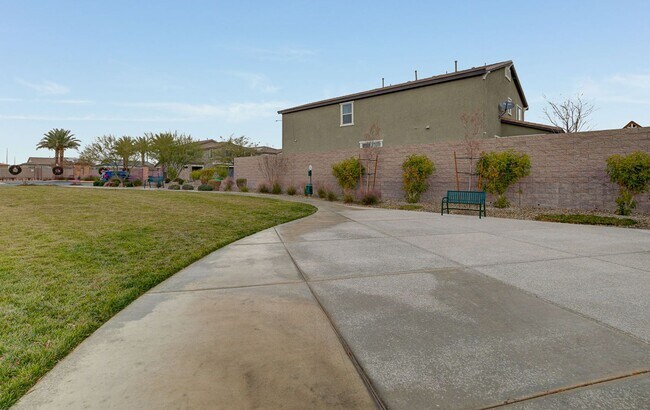 Building Photo - Gated community Located within the Valley Vista Master Plan. 4 Bed 3 Bath features and Open and i...