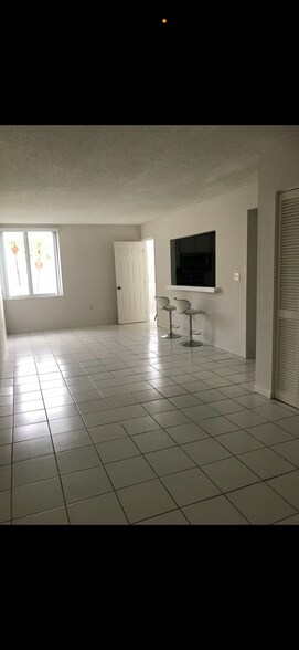 Building Photo - 250 Sunny Isles Blvd